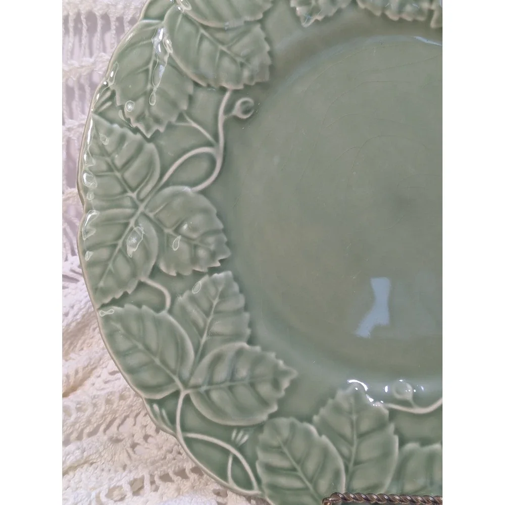 Bordallo Pinheiro Green Majolica Strawberry Leaf Plate 12 inch Made in Portugal